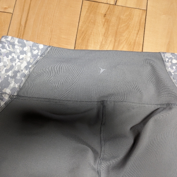 Old Navy Active Size XL Grey Camo Print Leggings Pants Activewear - Picture 9 of 9